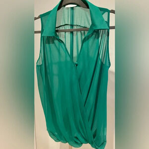 Women’s Sleeveless Beautiful Green Sheer Blouse Size Medium.
